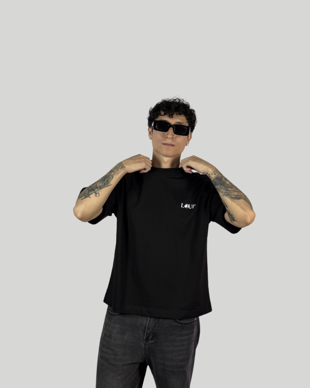 Polo Negro Boxy Fit Deity